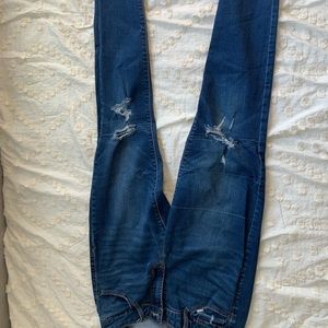 Old navy rockstar jeans with rips